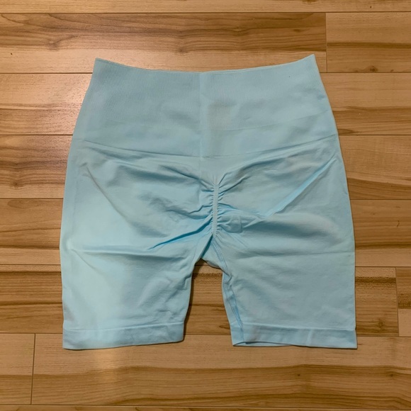 Amplify scrunch butt icy arctic baby blue seamless shorts - Picture 5 of 5
